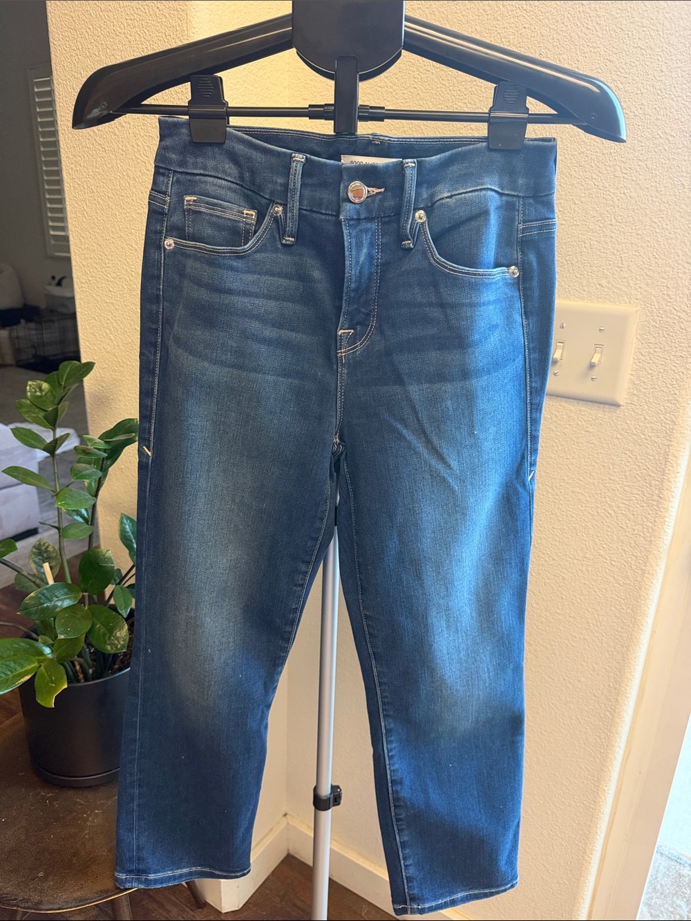 Good American Good Petite Straight Jeans - Size 26 / 2 Model Off Duty 90s Vibe